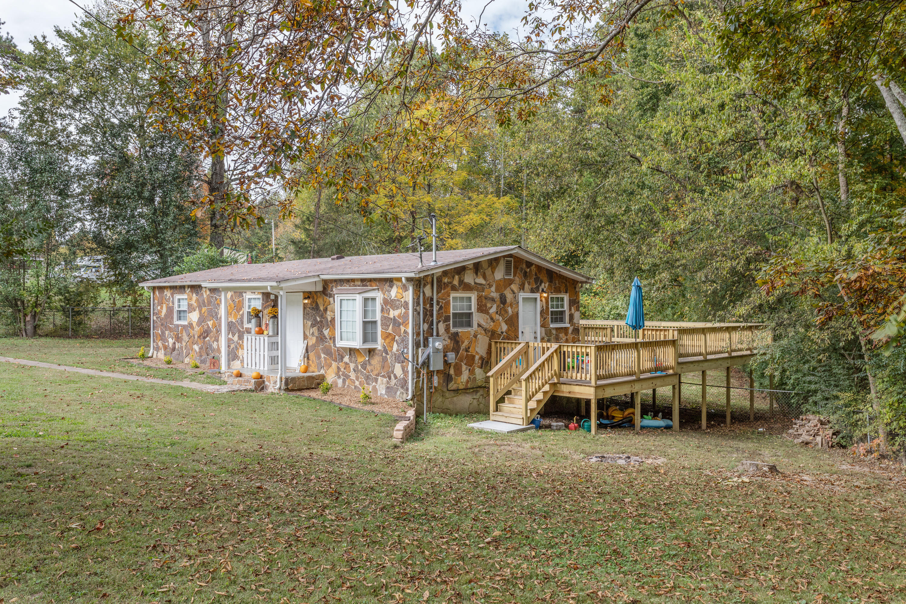 411 Anderson Dr_Front 5