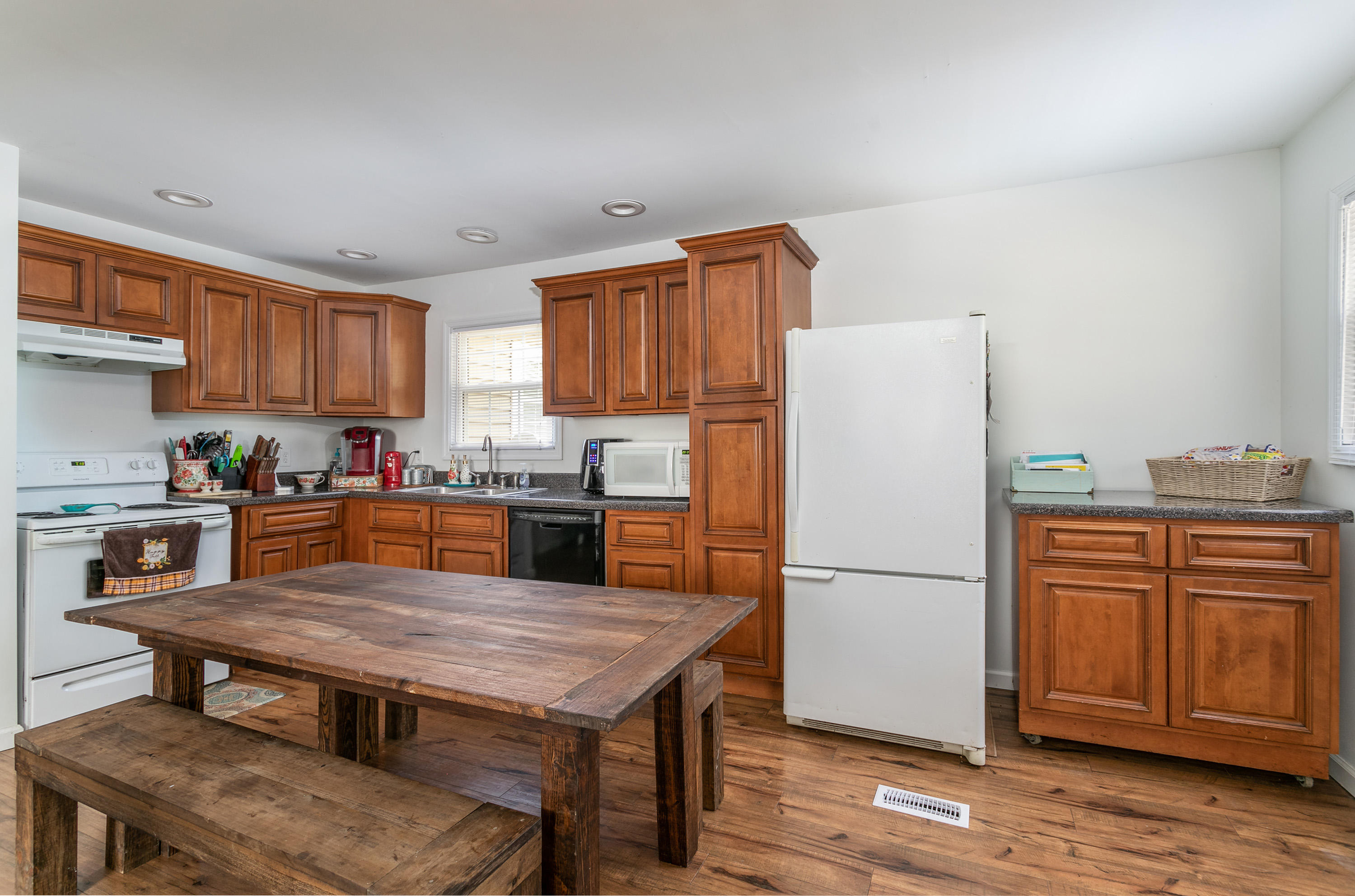 411 Anderson Dr_Kitchen