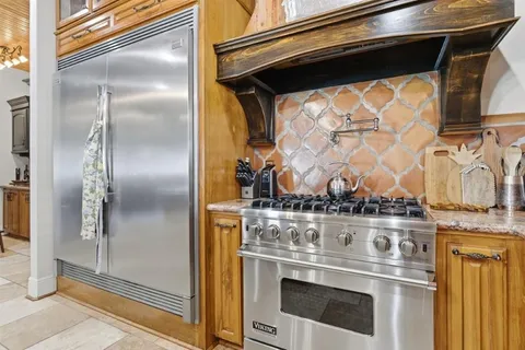 $850,000 | 1300 Charlestown Lane, Lake Charles, LA 70605