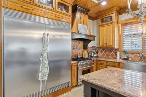 $850,000 | 1300 Charlestown Lane, Lake Charles, LA 70605