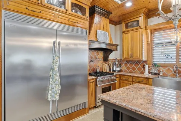$799,999 | 1300 Charlestown Lane, Lake Charles, LA 70605