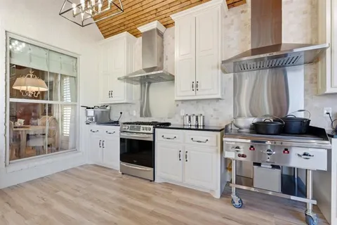 $850,000 | 1300 Charlestown Lane, Lake Charles, LA 70605