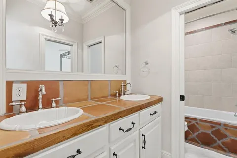 $850,000 | 1300 Charlestown Lane, Lake Charles, LA 70605