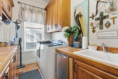 $850,000 | 1300 Charlestown Lane, Lake Charles, LA 70605