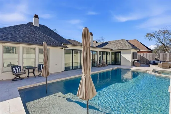 $799,999 | 1300 Charlestown Lane, Lake Charles, LA 70605