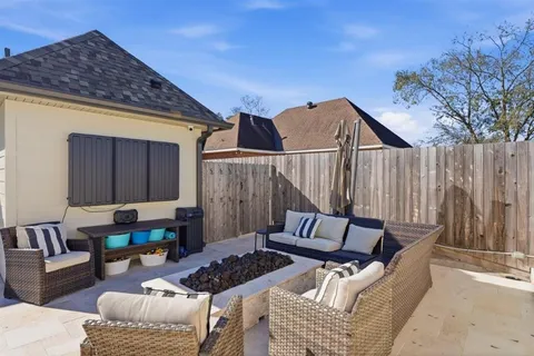 $850,000 | 1300 Charlestown Lane, Lake Charles, LA 70605