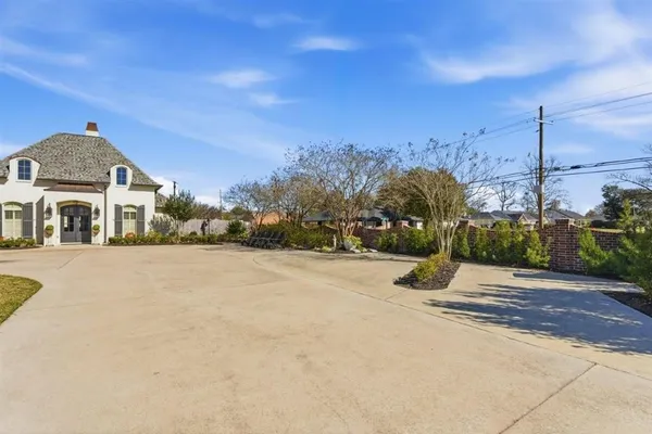 $799,999 | 1300 Charlestown Lane, Lake Charles, LA 70605