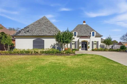 $850,000 | 1300 Charlestown Lane, Lake Charles, LA 70605