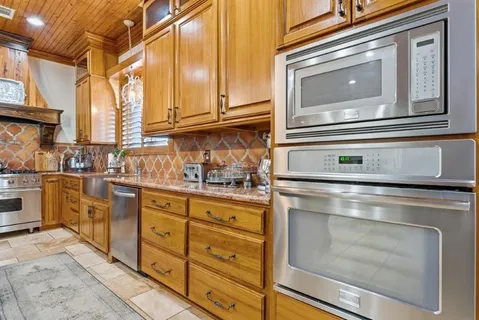 $850,000 | 1300 Charlestown Lane, Lake Charles, LA 70605