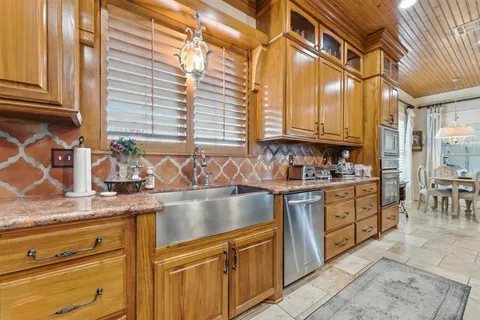 $850,000 | 1300 Charlestown Lane, Lake Charles, LA 70605