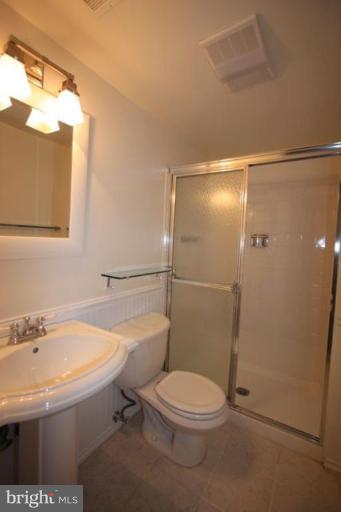 11322 Myrtle Lane Reston, VA 20191 - Photo 20 of 24 a bathroom with a sink a toilet and shower