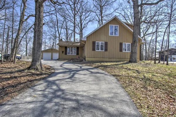 $215,000 | 4552 North Prairie View Road, Argenta, IL 62501