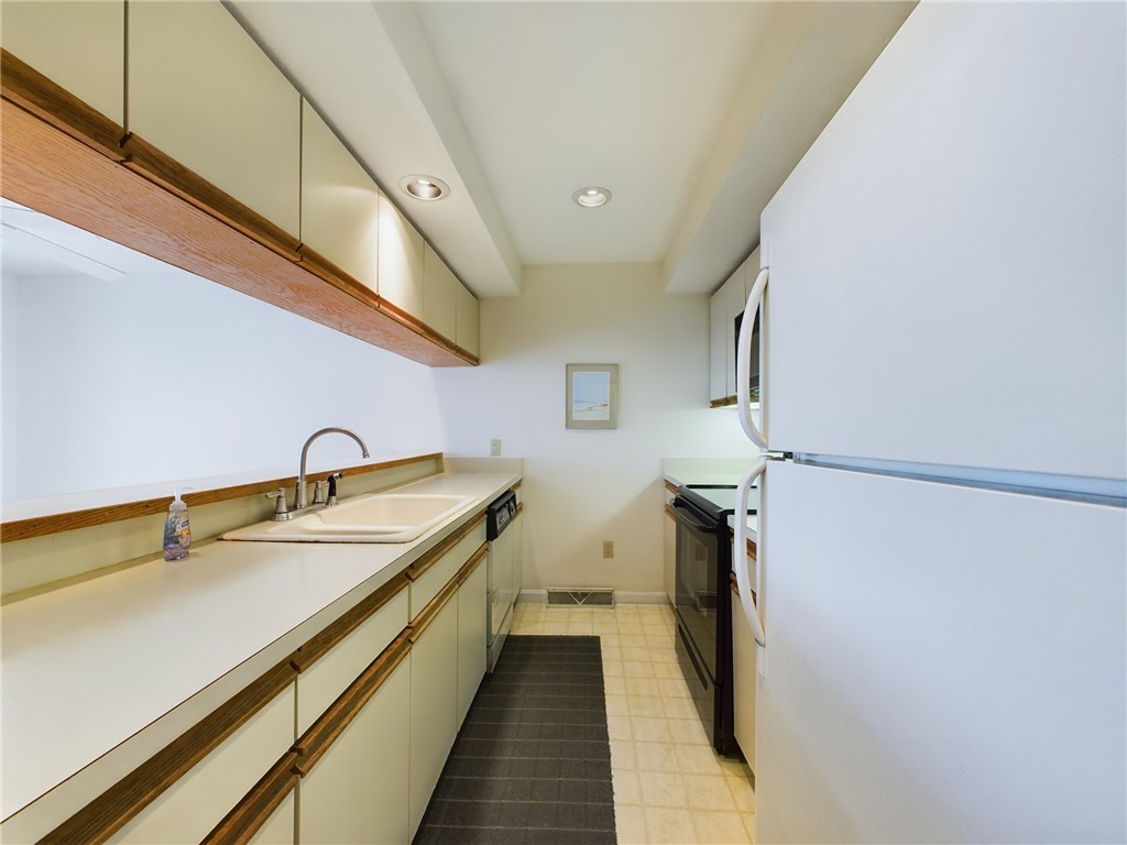 1125 Point Judith Road, Unit E5 Narragansett, RI 02882 - Photo 9 of 27 Gallery Image 9