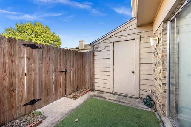 $1,650 | 601 Carriagehouse Lane, Unit A3, Garland, TX 75040