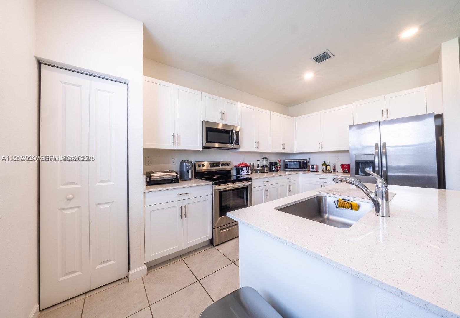 11953 Southwest 245th Terrace Homestead, FL 33032 - Photo 6 of 18