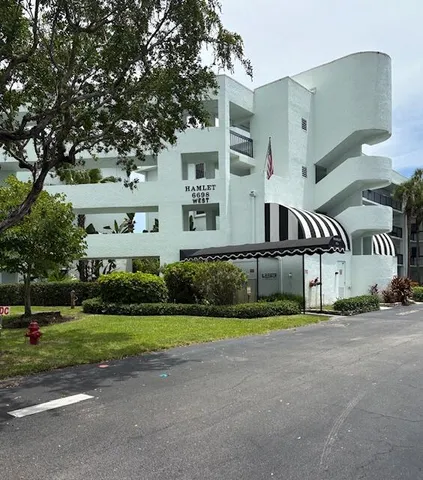 $2,400 | 6698 10th Avenue North, Unit 320, Lake Worth, FL 33467