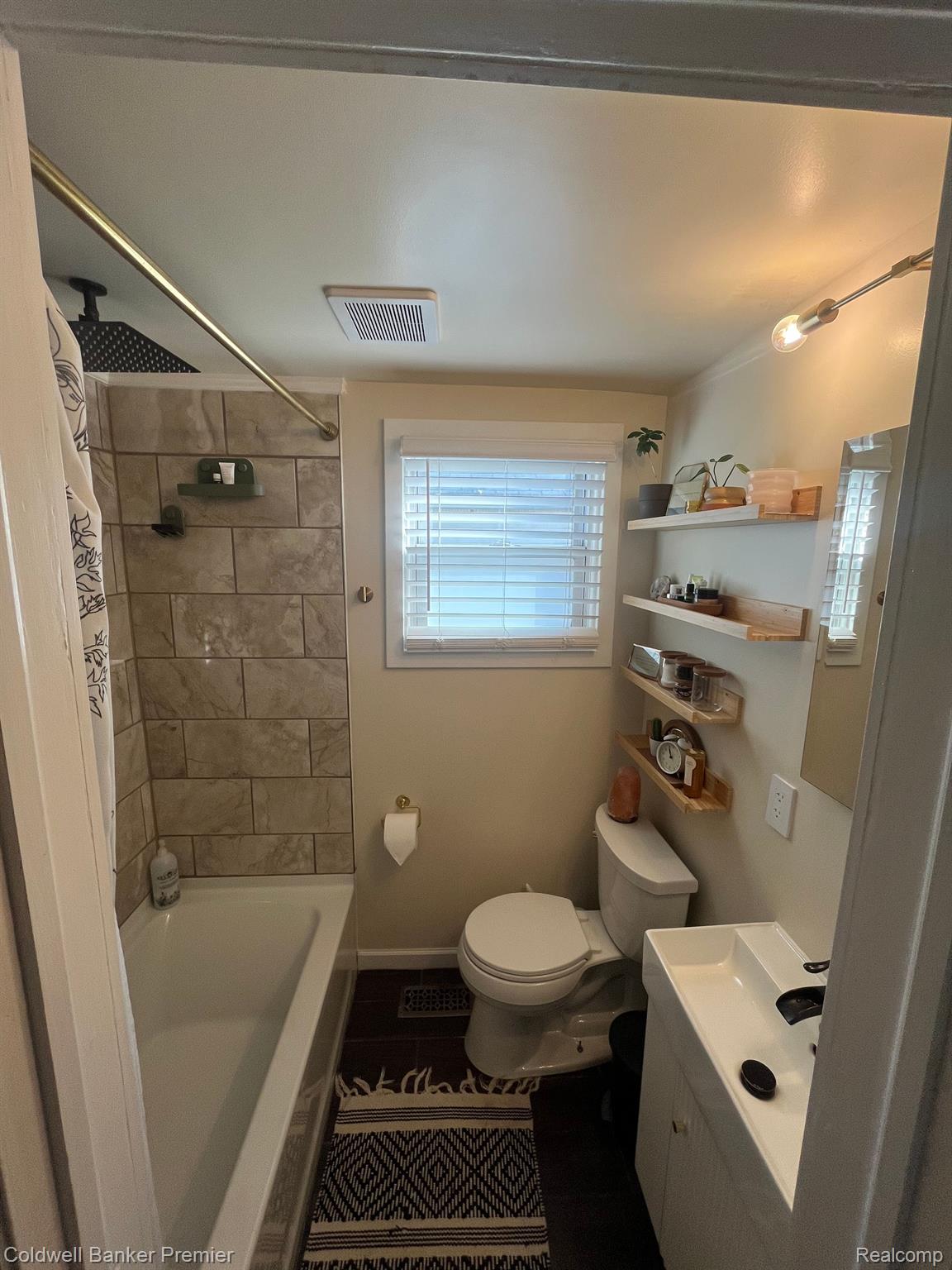 39 Heights Road Lake Orion, MI 48362 - Photo 8 of 29 LL Newer Bath