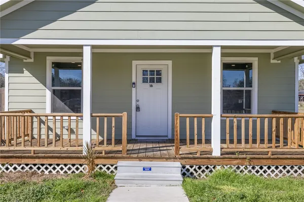 $207,500 | 16 Lenora Drive, Hearne, TX 77859