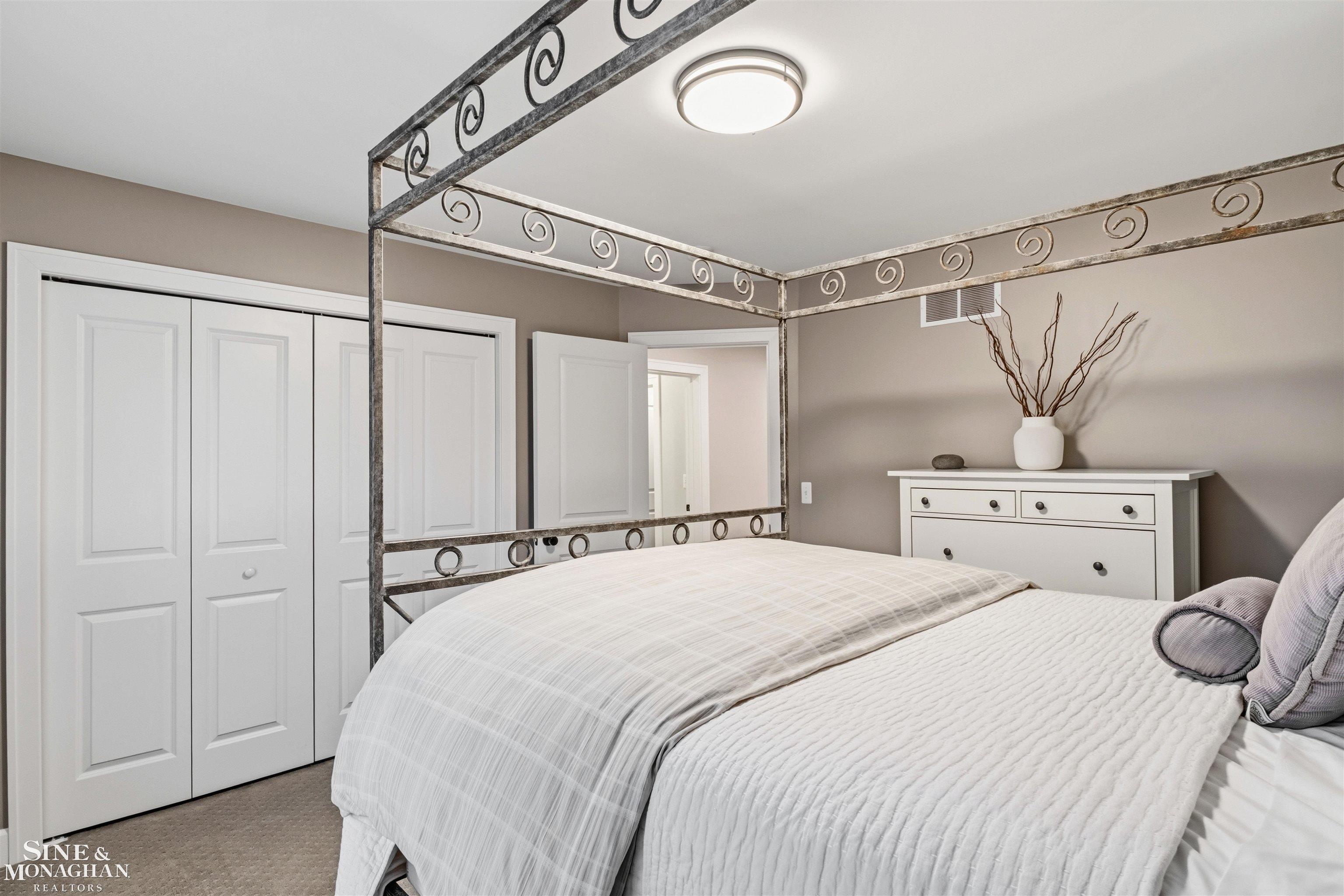 174 Kerby Road Grosse Pointe, MI 48236 - Photo 45 of 64 50202978-52C78D1D-C918-4FE9-A48E-F9B4151F2460.JPG