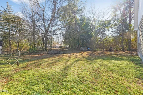 a view of yard with tree