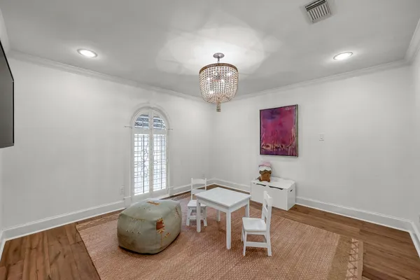 a view of a livingroom with furniture