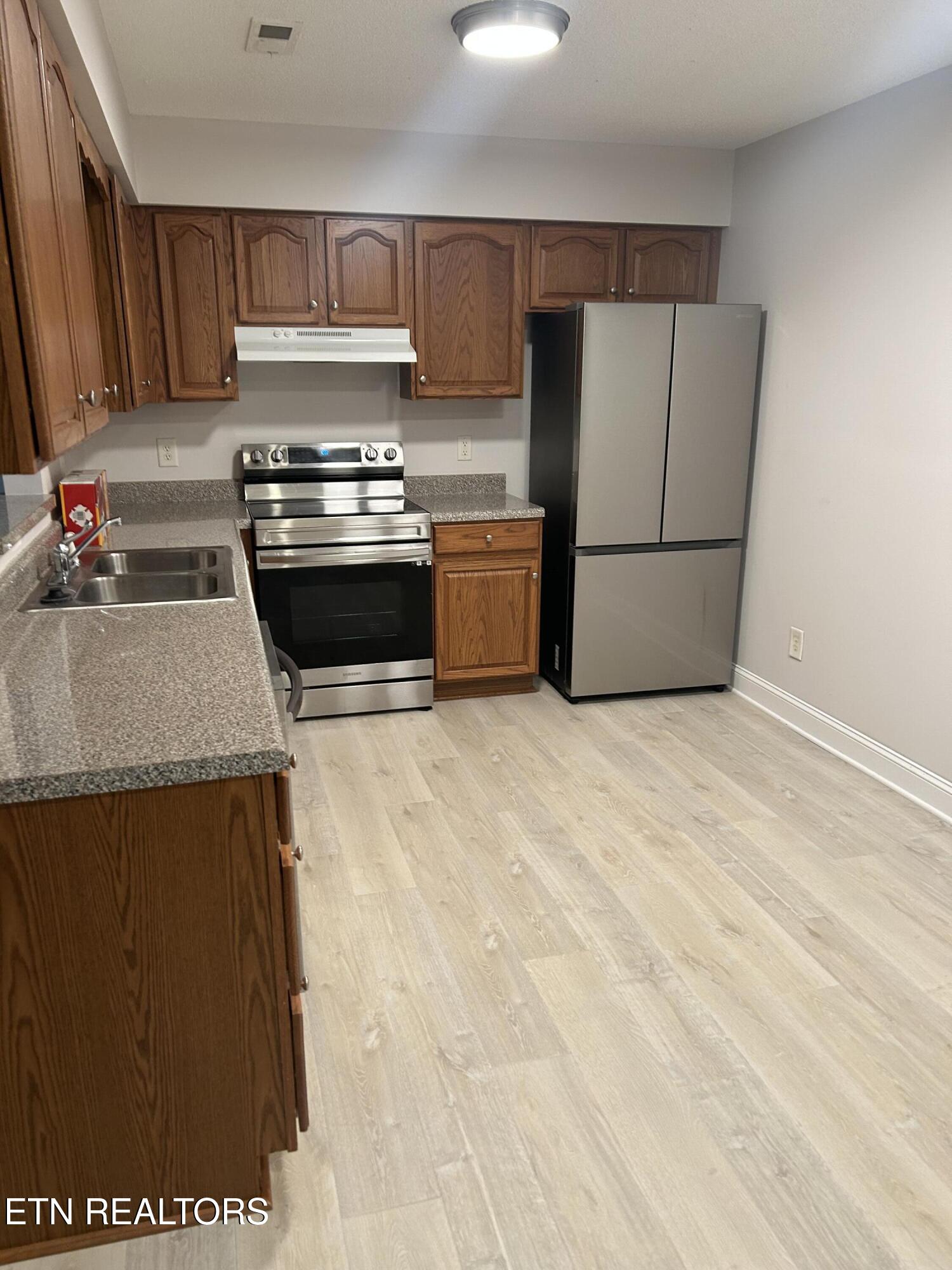 338 Hawthorne Oaks Way Powell, TN 37849 - Photo 2 of 9 IMG_6012