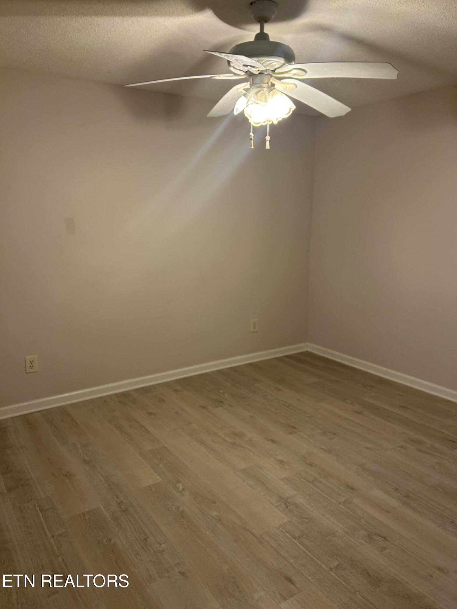 338 Hawthorne Oaks Way Powell, TN 37849 - Photo 5 of 9 IMG_6014