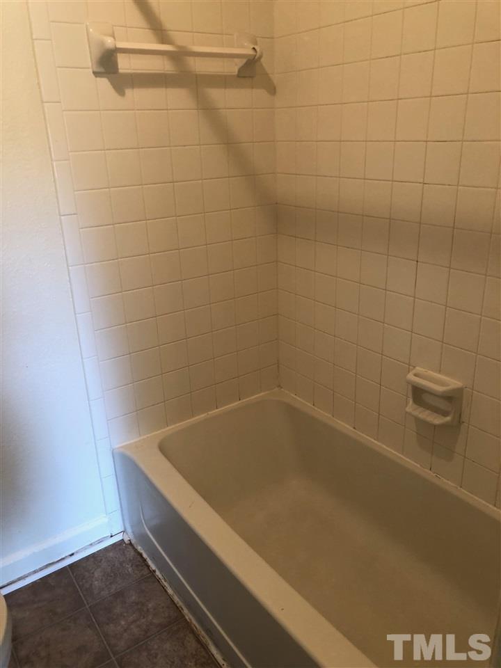 2506 Avent Ferry Road, Unit 203 Raleigh, NC 27606 - Photo 11 of 13 a bathroom with a bathtub
