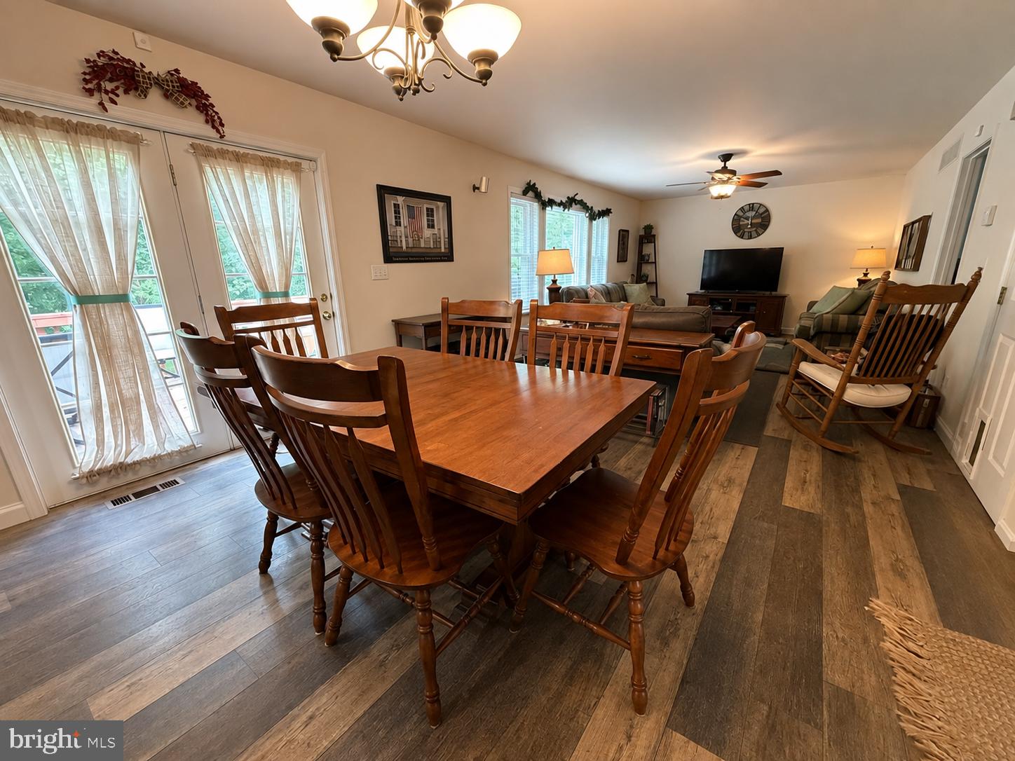 3620 Solomons Island Road Davidsonville, MD 21035 - Photo 5 of 30 Eat-In Dining Area with access to deck.
