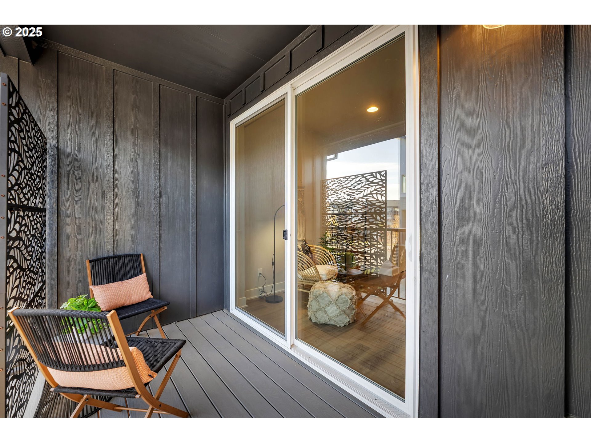 17238 Southwest Goldcrest Lane Beaverton, OR 97007 - Photo 41 of 48 a balcony with table and chairs