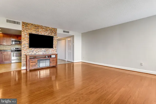 $3,100 | 6301 Stevenson Avenue, Unit 1516, Alexandria, VA 22304