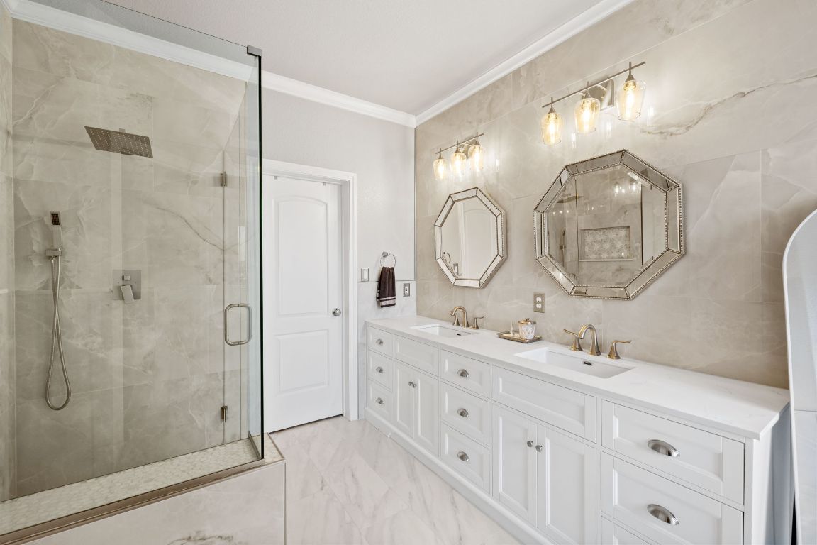 218 Sunrise Ridge Loop Lakeway, TX 78738 - Photo 18 of 40 Primary Bathroom