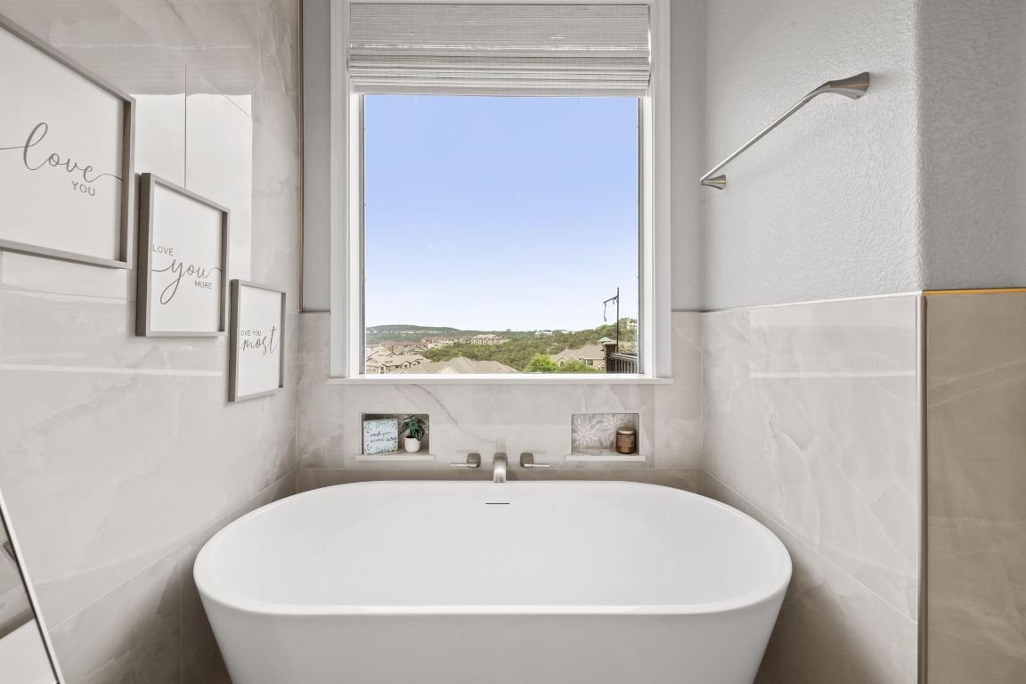 218 Sunrise Ridge Loop Lakeway, TX 78738 - Photo 20 of 40 a white bath tub sitting next to a window