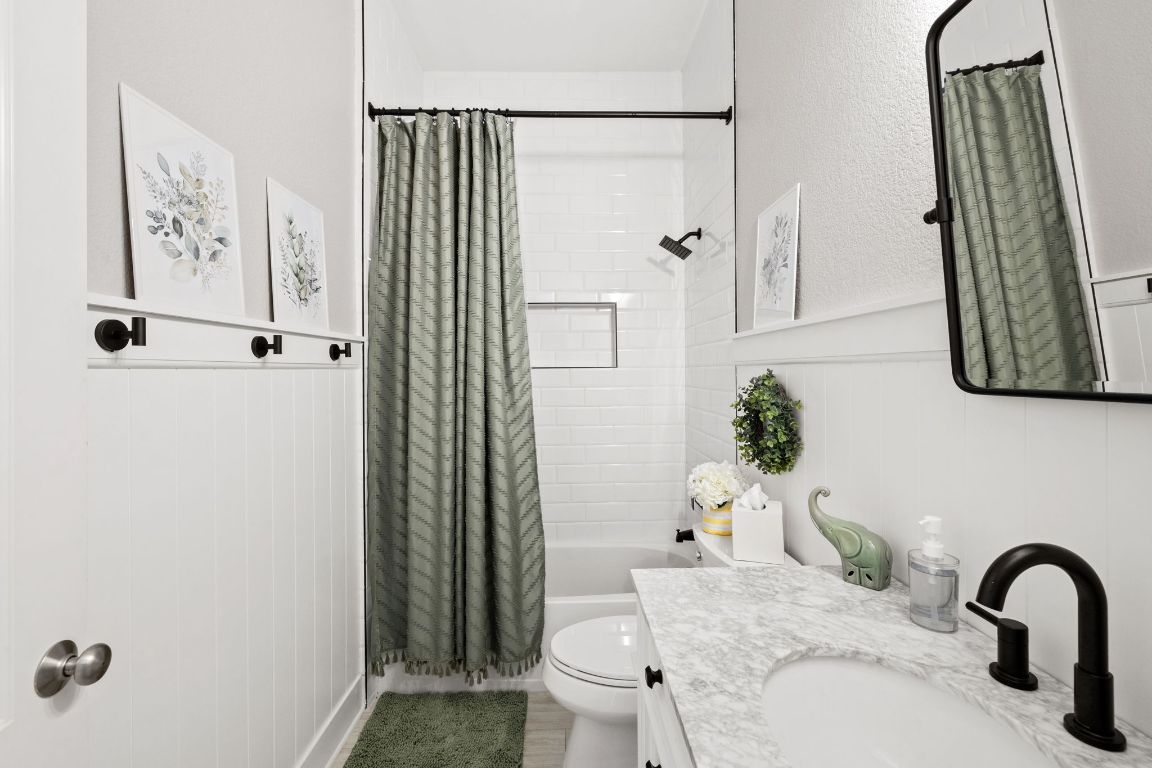 218 Sunrise Ridge Loop Lakeway, TX 78738 - Photo 25 of 40 a bathroom with a sink and toilet
