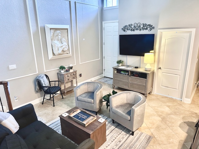 218 Sunrise Ridge Loop Lakeway, TX 78738 - Photo 3 of 40 a living room with furniture and a flat screen tv