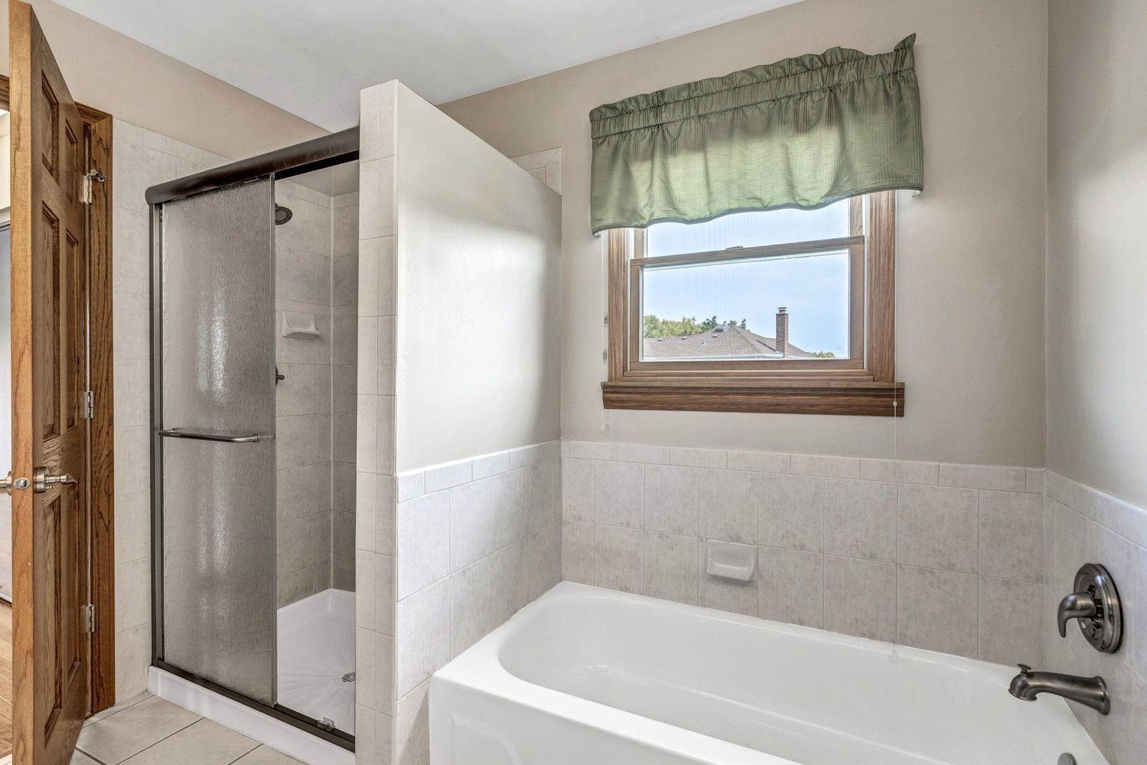 1726 Biesterfield Road Elk Grove Village, IL 60007 - Photo 15 of 25 a bathroom with a tub and shower