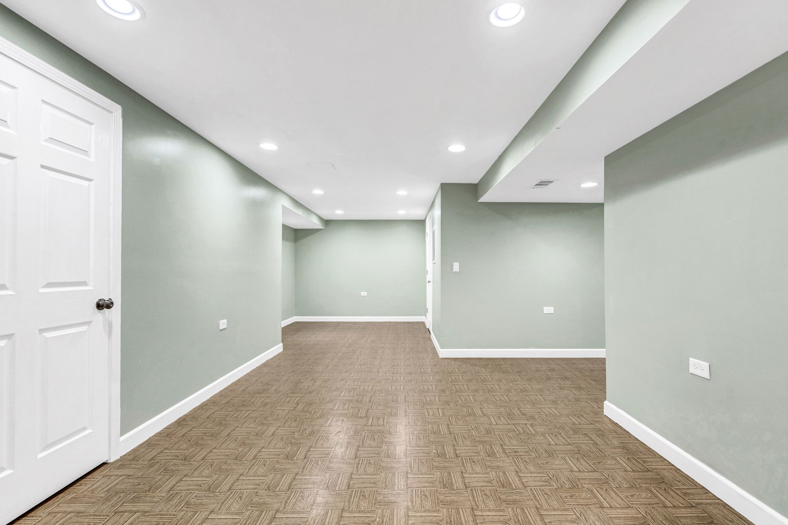 1726 Biesterfield Road Elk Grove Village, IL 60007 - Photo 21 of 25 a view of an empty room