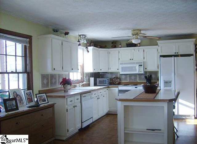 111 Timbrooke Way Easley, SC 29642 - Photo 2 of 23 Gallery Image 2