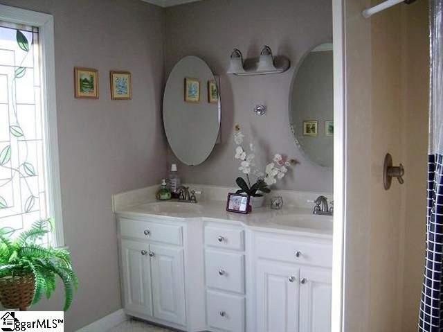 111 Timbrooke Way Easley, SC 29642 - Photo 8 of 23 Gallery Image 8