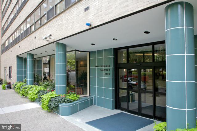1806 Rittenhouse Square, Unit 2104 Philadelphia, PA 19103 - Photo 1 of 25