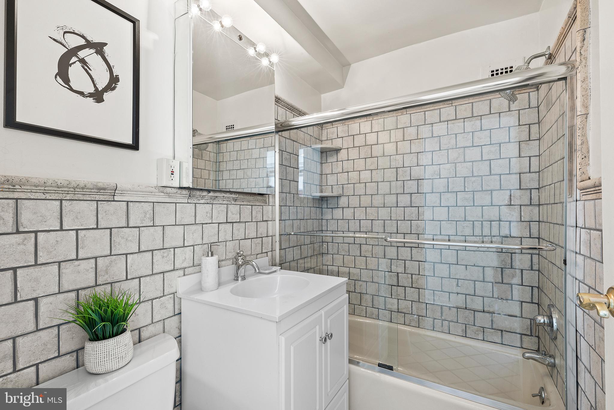 1806 Rittenhouse Square, Unit 2104 Philadelphia, PA 19103 - Photo 16 of 25