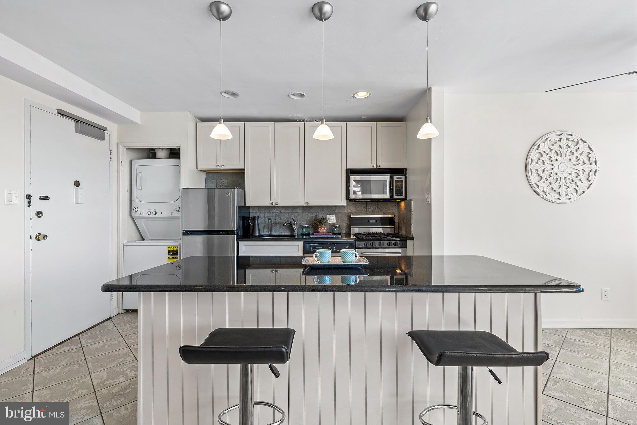 1806 Rittenhouse Square, Unit 2104 Philadelphia, PA 19103 - Photo 4 of 25