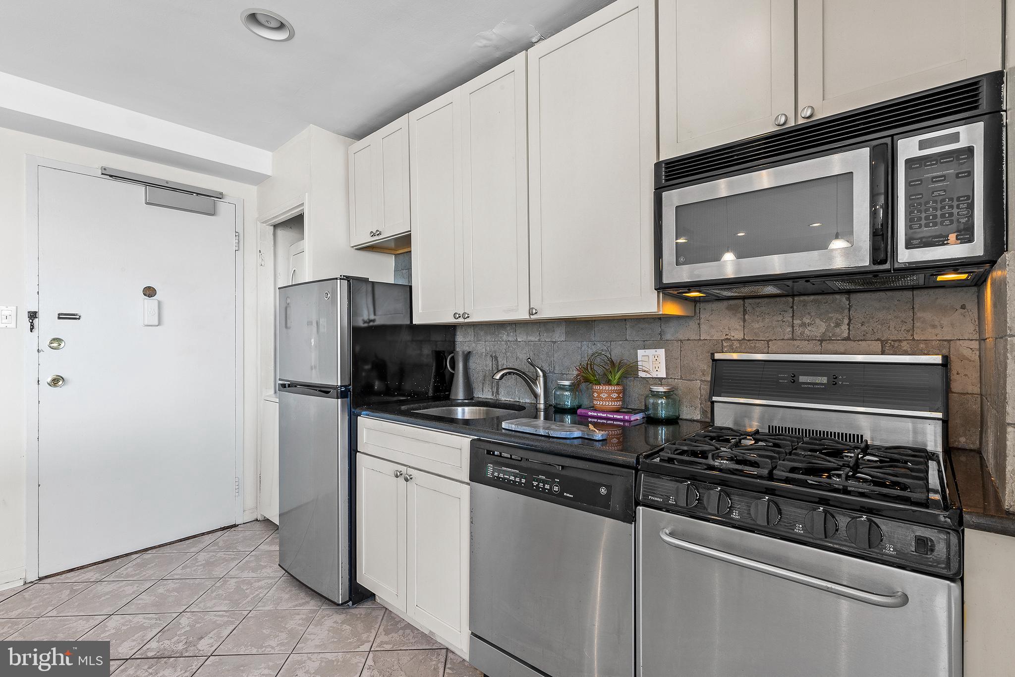 1806 Rittenhouse Square, Unit 2104 Philadelphia, PA 19103 - Photo 6 of 25