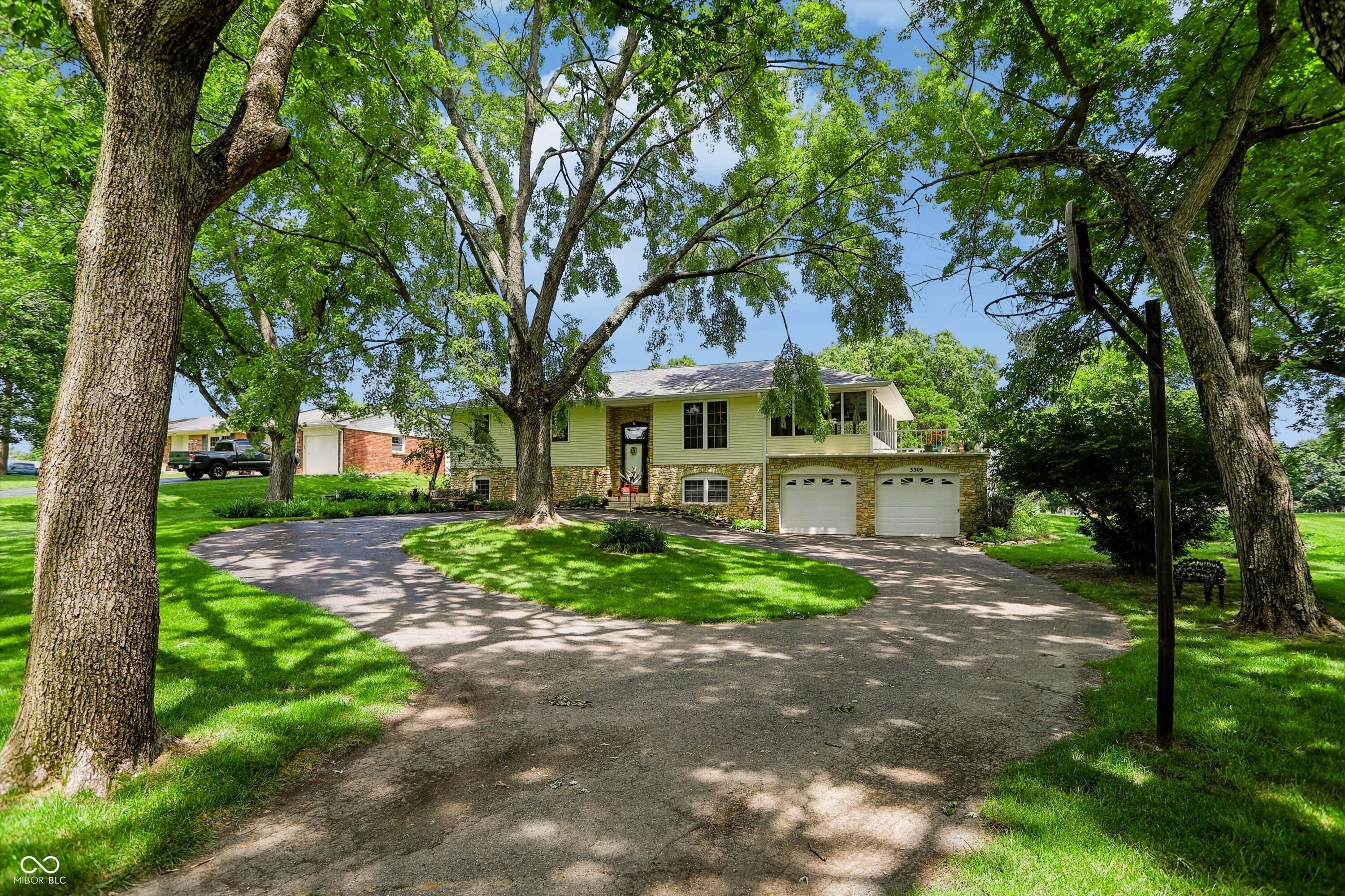 3305 Virginia Street Columbus, IN 47203 - Photo 2 of 42