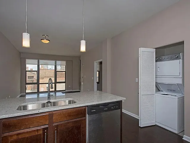 $2,000 | 2300 South Michigan Avenue, Unit 417, Chicago, IL 60616
