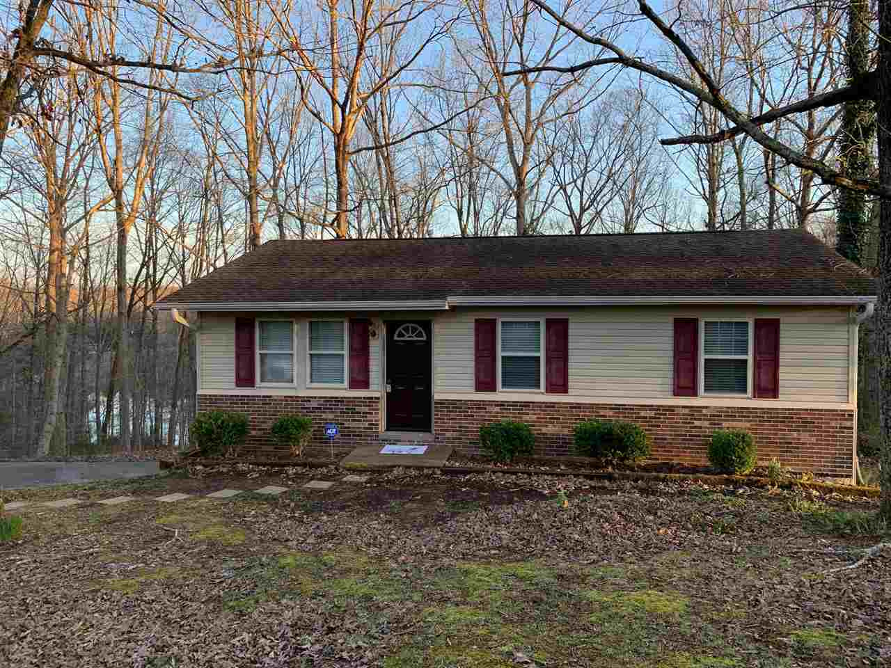 171 Odell Road Jackson, TN 38301 - Photo 1 of 1 a front view of a house with garden