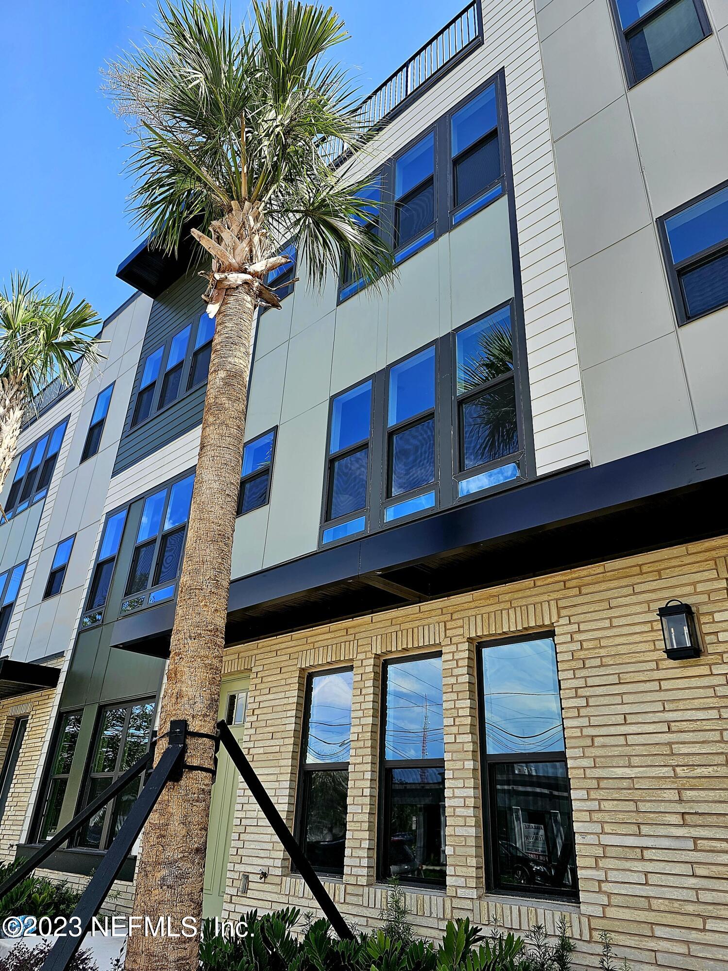 1625 Bridgeton Drive Jacksonville, FL 32207 - Photo 3 of 26 a view of a building