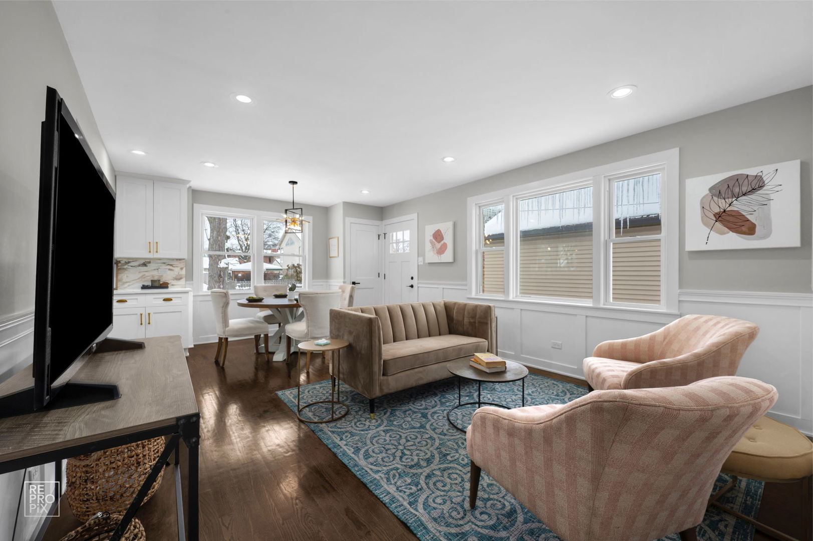 9133 Oak Park Avenue Morton Grove, IL 60053 - Photo 2 of 10 a living room with furniture wooden floor and a flat screen tv