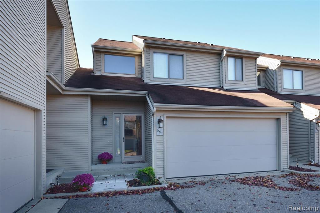 691 Charing Court Rochester Hills, MI 48307 - Photo 1 of 26