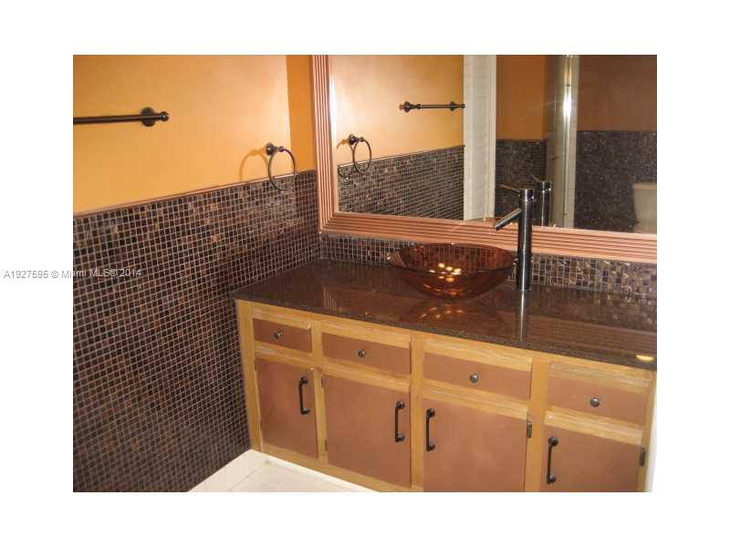 9826 West McNab Road, Unit 207 Tamarac, FL 33321 - Photo 5 of 20 Gallery Image 5